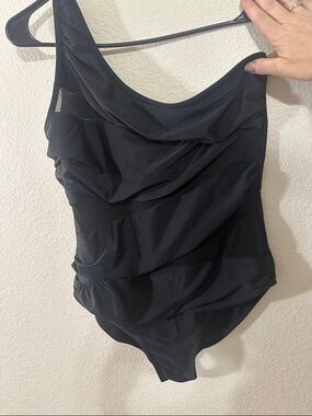 Black One-Shoulder Ruffled Swimsuit